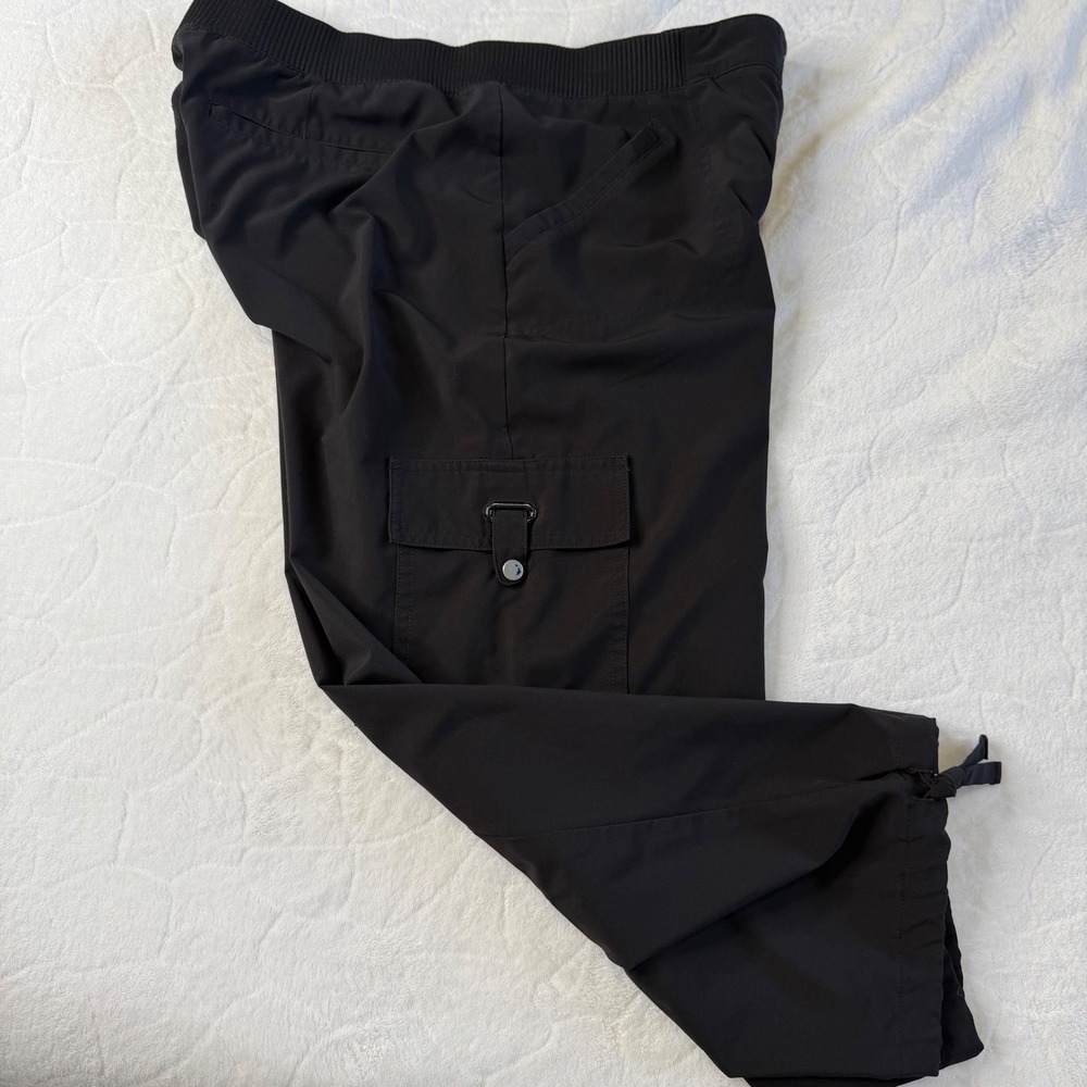 Zenergy by Chicos Women 1 Black Cargo Pants Athleisure Travel Hiking 4501202303